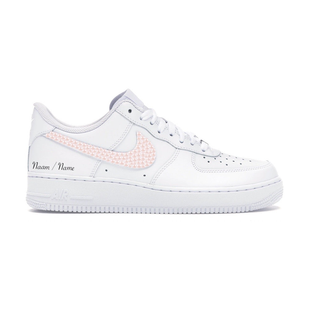 Tomkat Customs CUSTOM SNEAKER Nike Air Force 1 low Pearl swoosh + uw naam