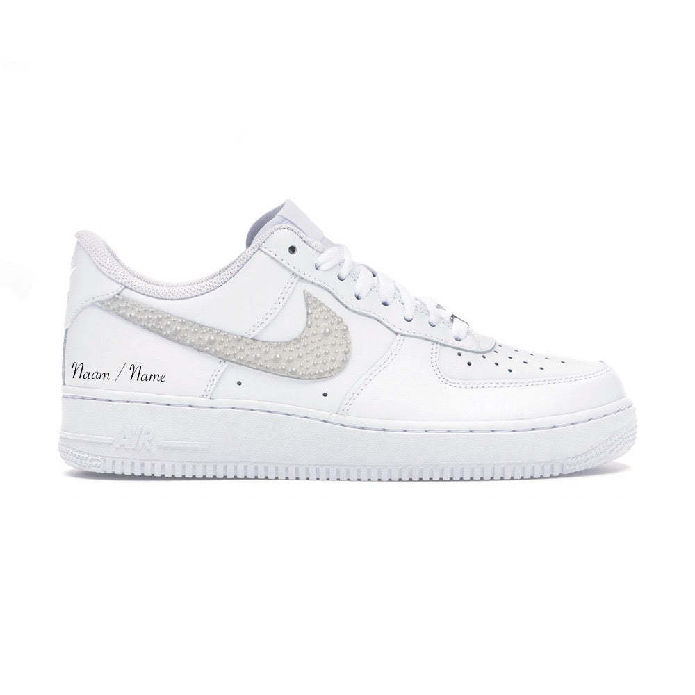 Tomkat Customs CUSTOM SNEAKER Nike Air Force 1 low Pearl swoosh + uw naam