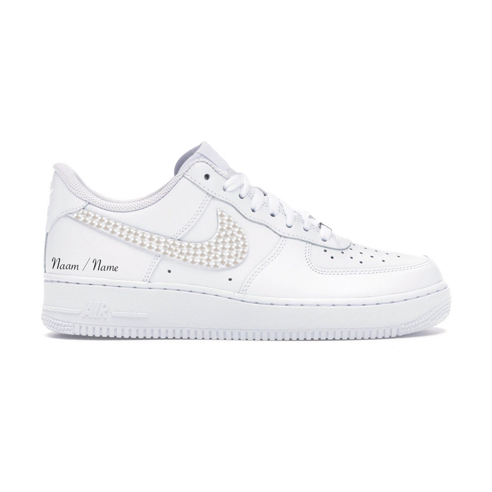 Tomkat Customs CUSTOM SNEAKER Nike Air Force 1 low Pearl swoosh + uw naam